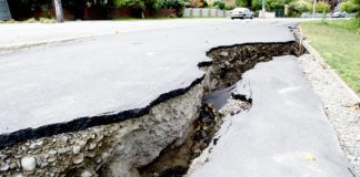 AI로 본진 후 여진 정확하게 예측 연구 중